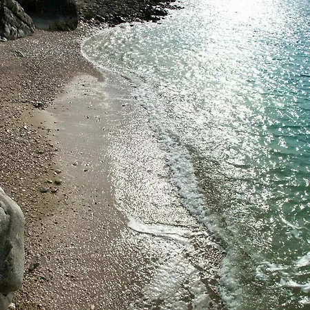 بيت ضيافة By The Sea Pisak